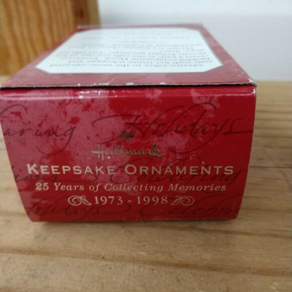 🌲 Hallmark Maxine Sledding Toboggan Dog Floyd Keepsake Ornament 1998 - Picture 5 of 7